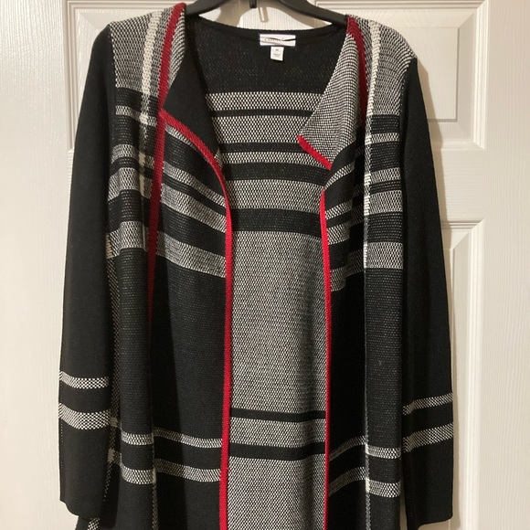 Cute multi-color sweater - Picture 2 of 8